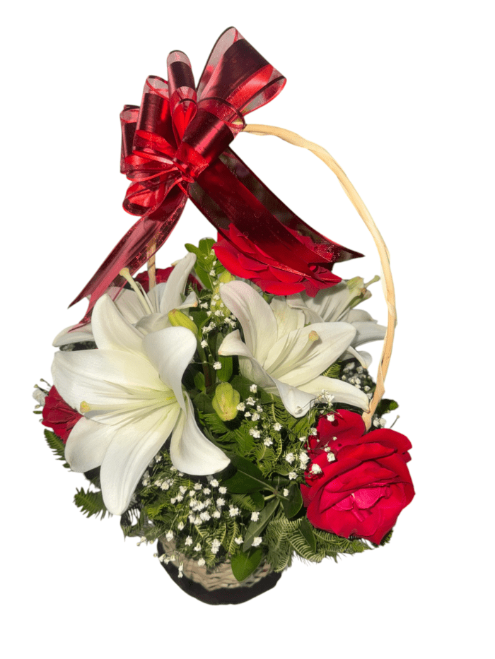 Canasto de rosas rojas y lilium blancas - Imagen 2
